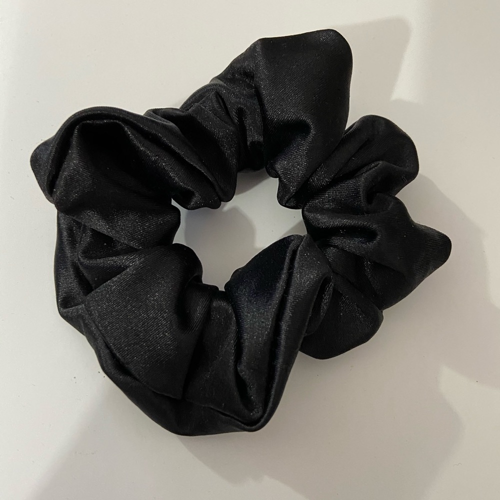✨3/$10✨ Black scrunchie